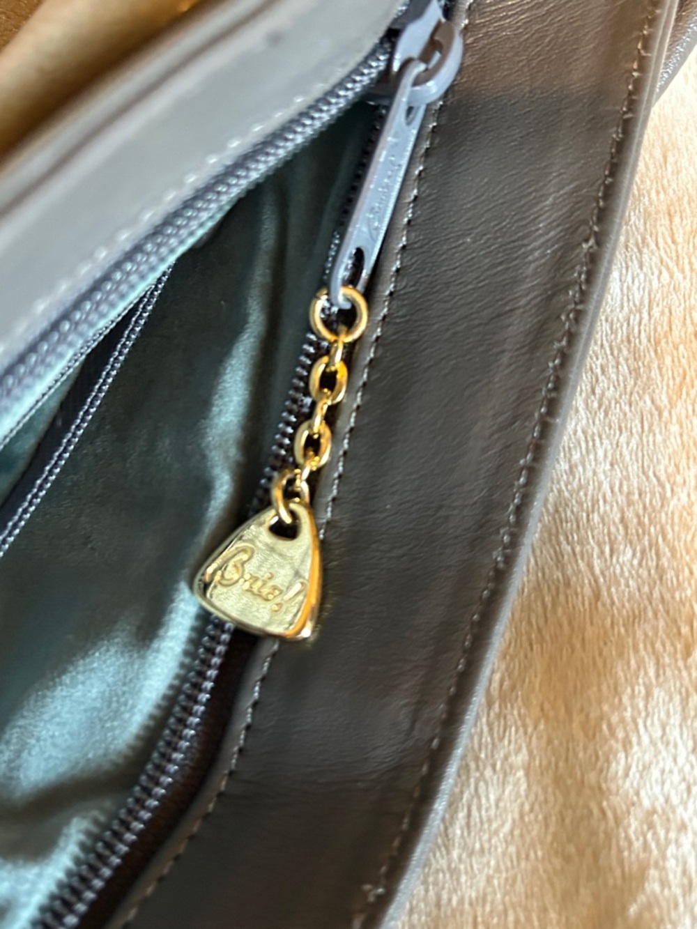 Brio Vintage Gray Leather Knot Clutch - Picture 7 of 9